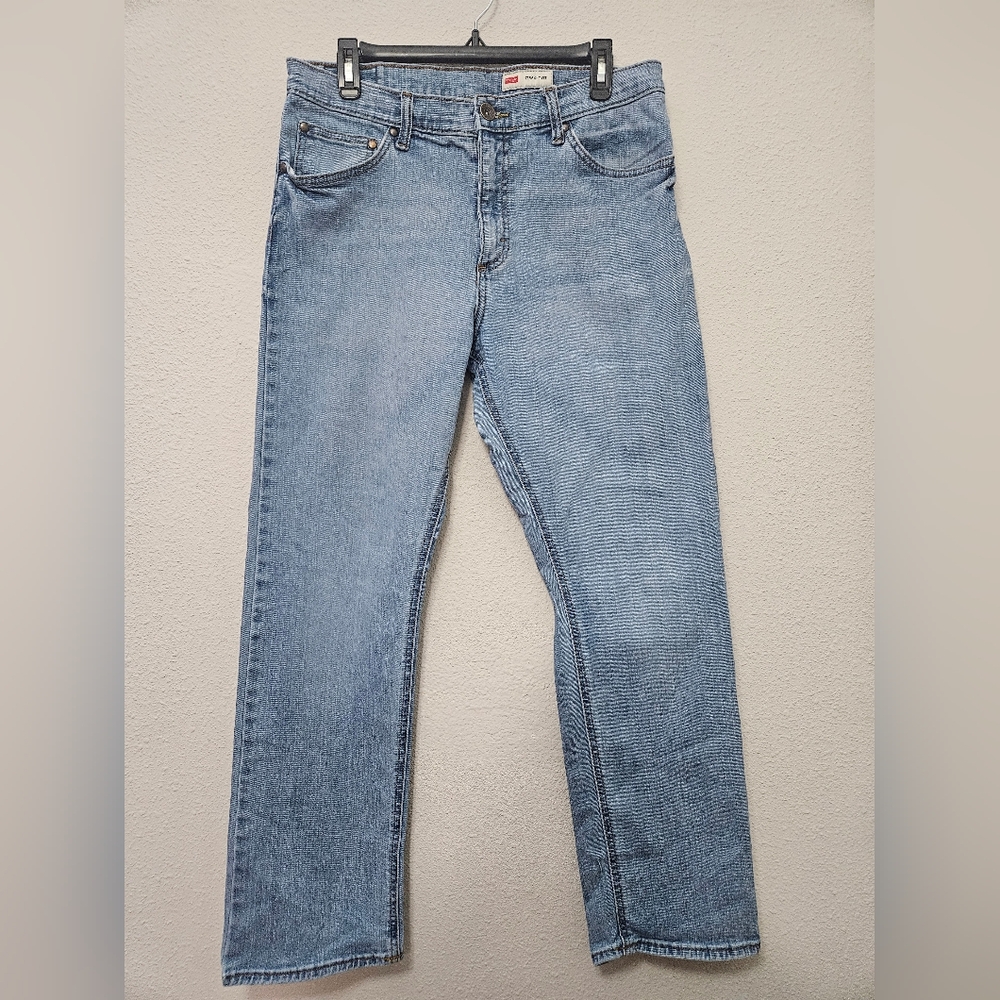 Wrangler Mens 32 Waist 30 Length light Wash Denim straight fit Jeans